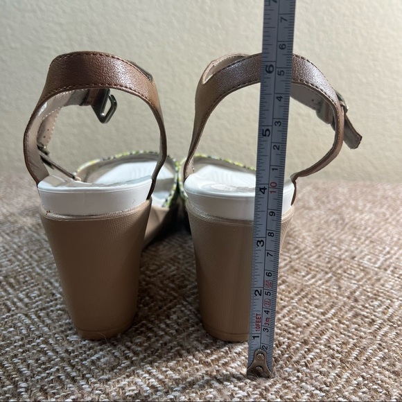 Crocs Leigh ll Women's Graphic Ankle Strap Wedge Sandals Sz 11 Party Casual EUC - Picture 8 of 10